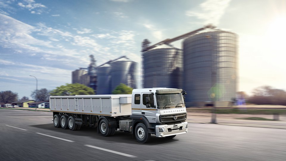 BharatBenz Tractor Trailer Heavy Duty Truck