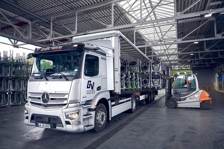 Mercedes-Benz Group AG is using the eActros to electrify its logistics between Bad Cannstatt and Sindelfingen